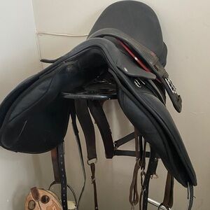 15 inch seat thorowgood dressage saddle